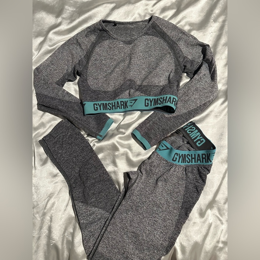 Gymshark workout crop top and leggings